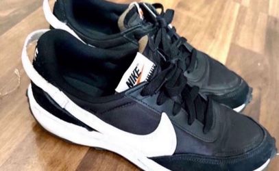 Woman Nike size 9