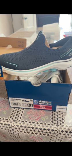 Brand new never used. Sketchers 6.5 slip on for women’s.