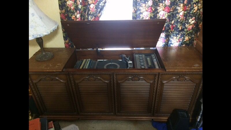Sears Integrated Circuits by Silvertone stereo record player