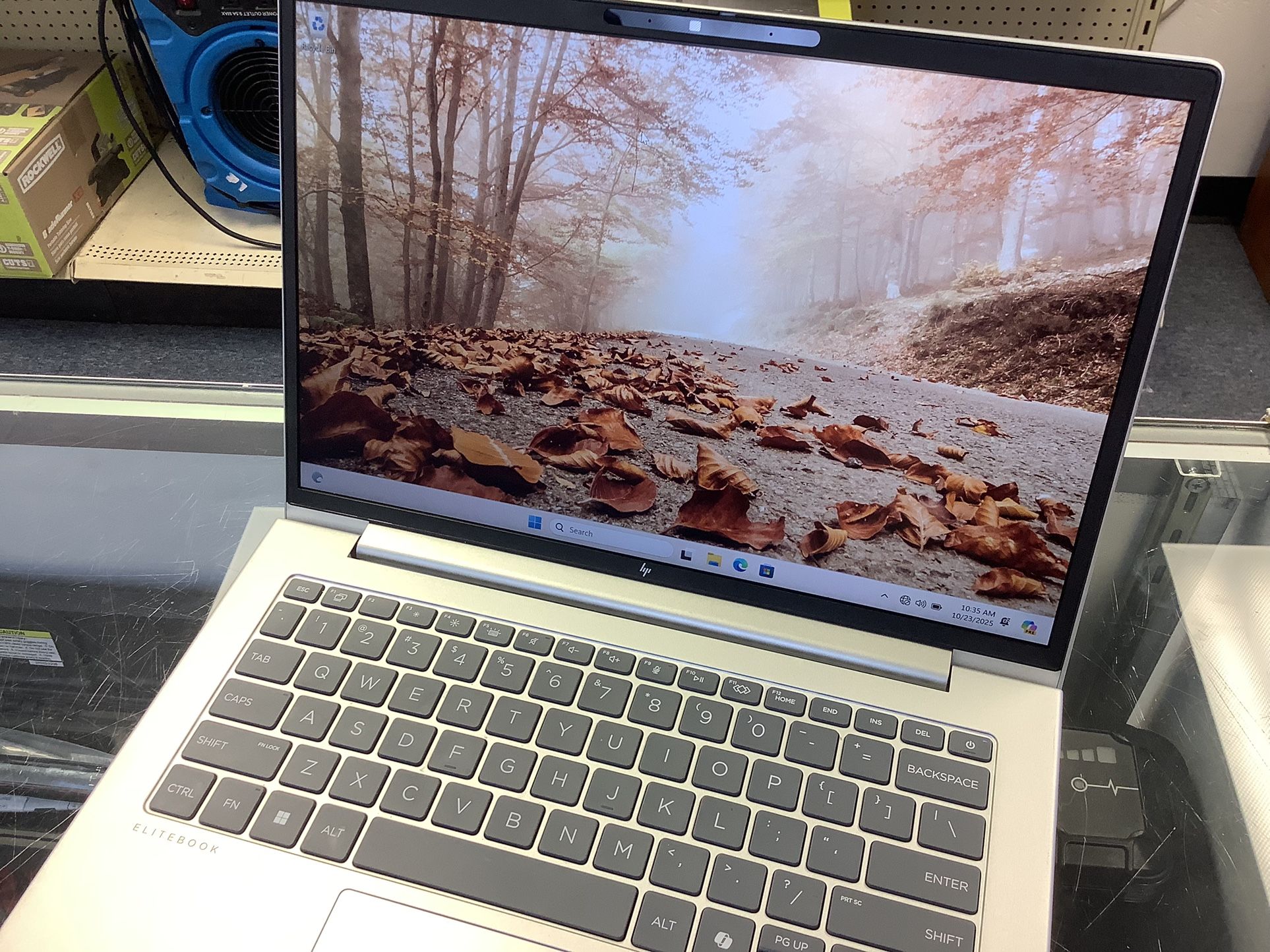 HP EliteBook Intel Ultra 5 135U