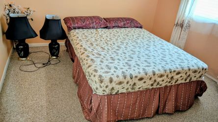 Full bed with 2 lamps