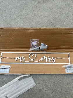 Mr & Mrs metal wall decor