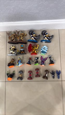 20+ Skylander lot Buy whole / Choose any