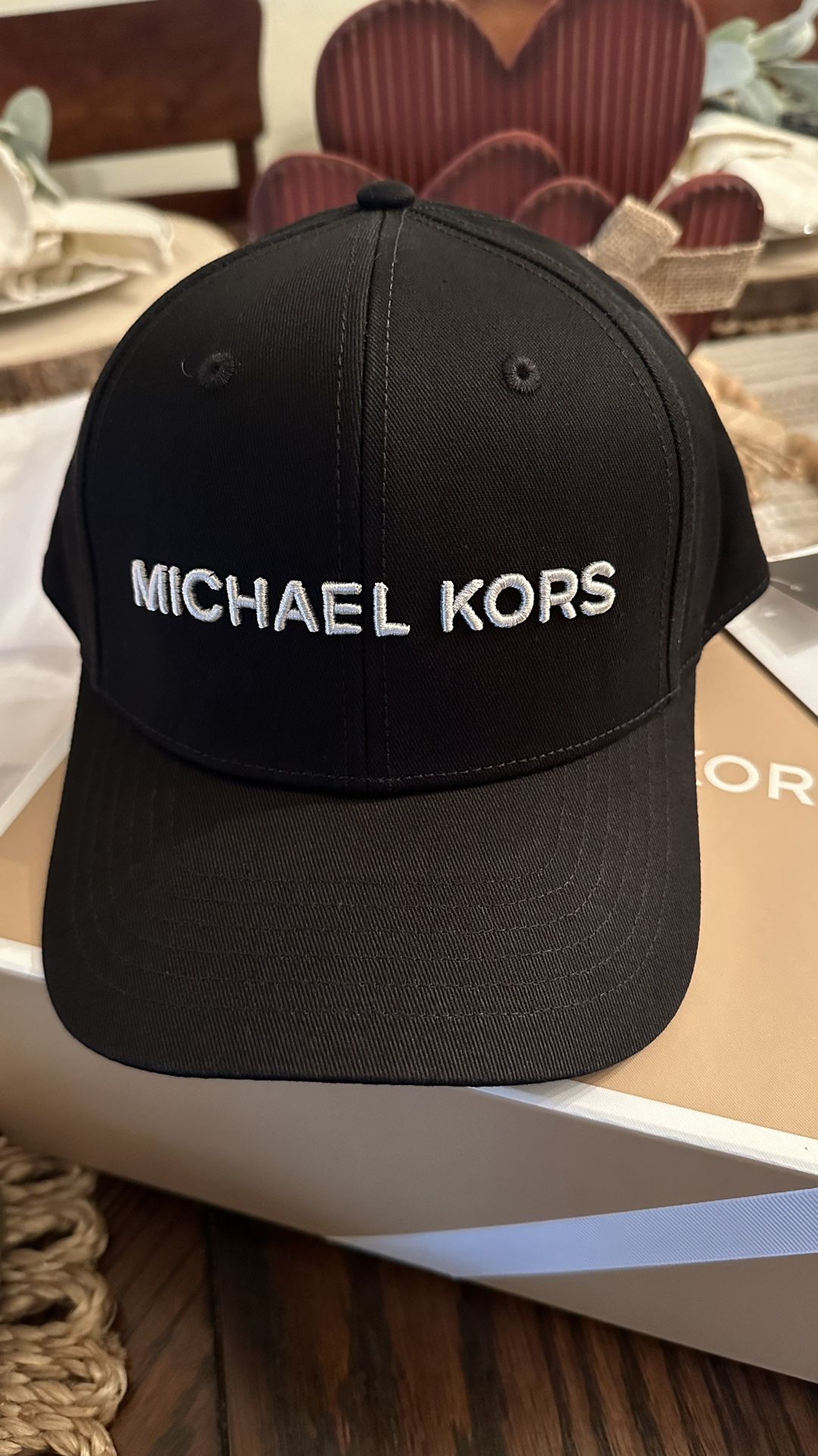 MICHAEL KORS MENS  Black /White Embroidered Baseball Hat