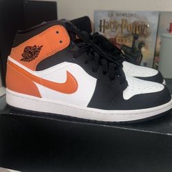 Air Jordan 1 Mid 