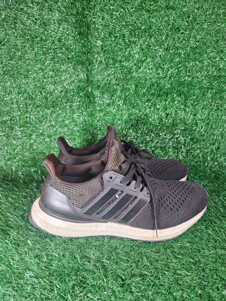 Adidas Ultraboost 1.0 J Running Shoes
Size 7 Men's or 8.5 women
Pre-owned
100 percent authentic
Ship the same business day
SKUM49