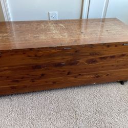 VINTAGE GEM Lane Cedar Chest