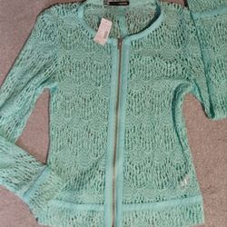Women's Size X Small Maurices Brand NEW TAGS Embroiderd Shirt Short Summer