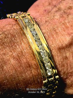 Men's 14 K Gold Bracelet With 11 Diamonds