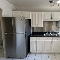 2022 Samsung $1200 Originally 21.1 cu ft Stainless Steel Refrigerator. Great Condition!