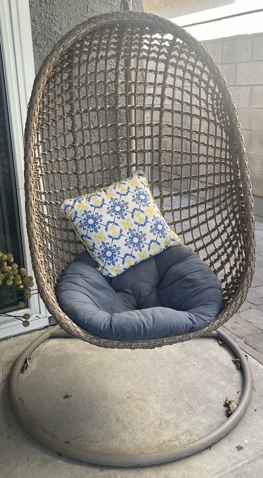 Hanging Egg Chair With Cushions