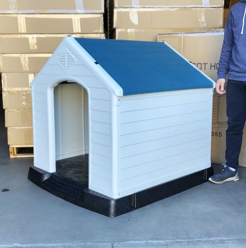 $130 (New) Plastic dog house x large size pet indoor outdoor all