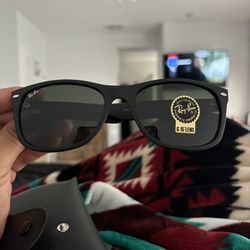 Brand New Black Ray Ban sunglasses 