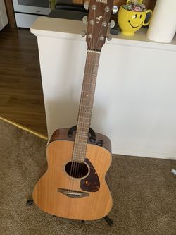Yamaha FG 700s