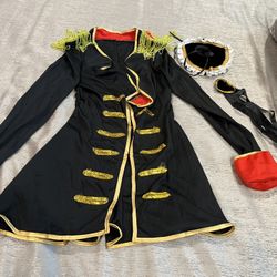 Halloween costumes for you and for your small dogs