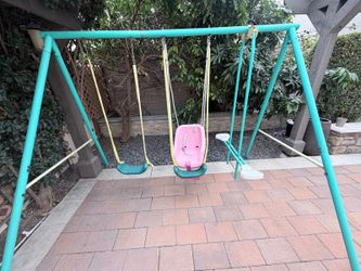 Outdoor Swing Set for Kids – Sturdy Metal Frame