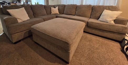 Corner sectional with ottoman