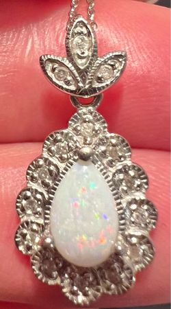 💗Opal & Diamonds 14K Gold Vintage Beautiful Pear Shaped Pendant Necklace 18" Chain ‼️$245 FIRM‼️