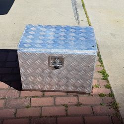 Diamond plate aluminum tool box
