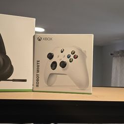 New Xbox Wireless Controller + Stereo Headset Bundle (Sealed)
