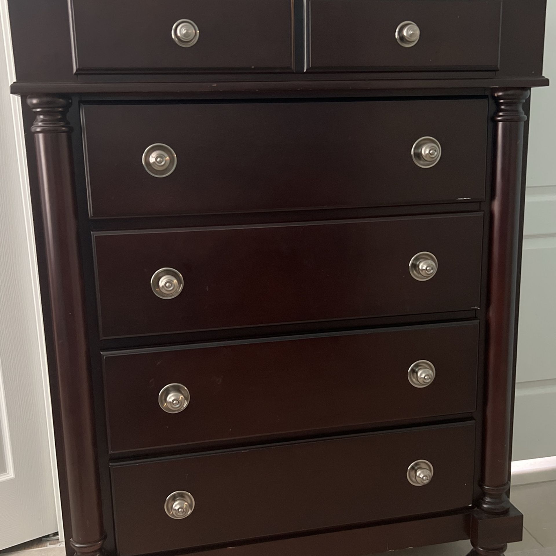 Dresser 
