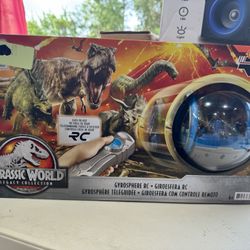 Jurassic World Legacy Collection Gyrosphere R/C with Claire Dearing & Owen Grady Remote Control Vehicle & 2 Figures