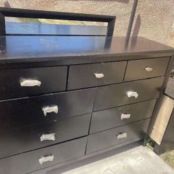 Dresser