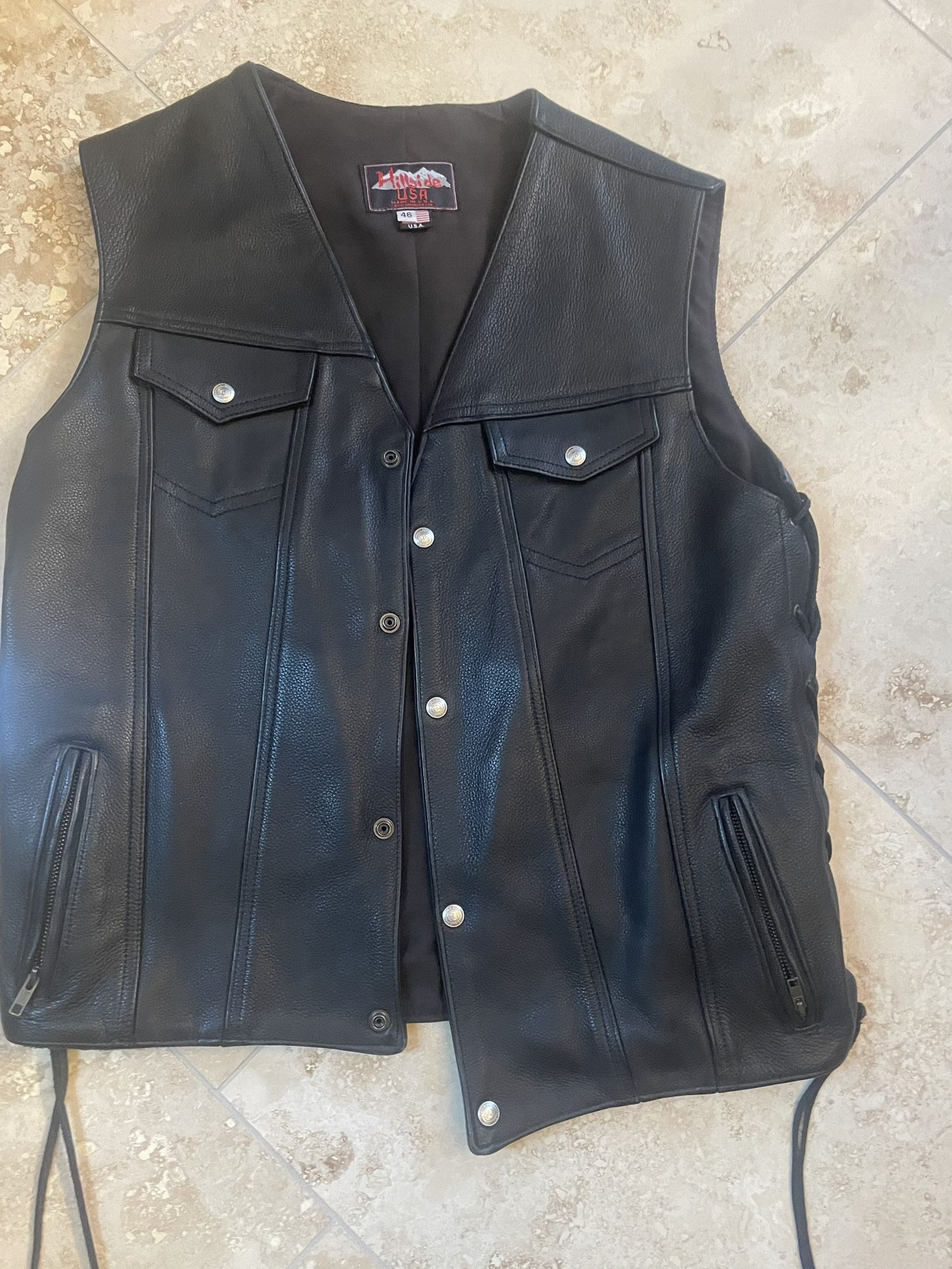USA Leather 1204 Men's Black 'Dime' Classic Leather Ten Pocket Motorcycle Biker Vest with Side Laces