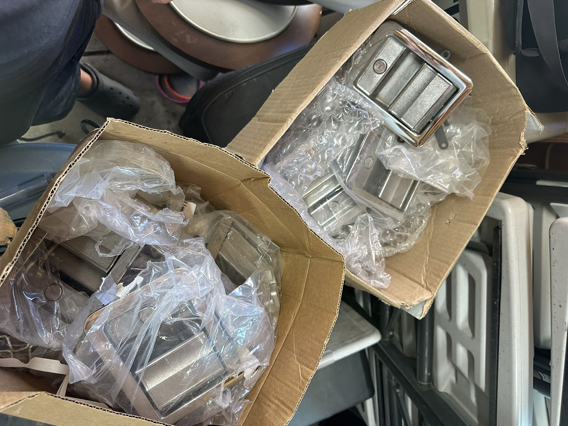 Newmar Baggage Door Handles And Mirrors