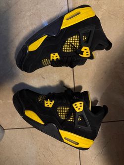 Jordan 4 “Thunder “ size 4.5
