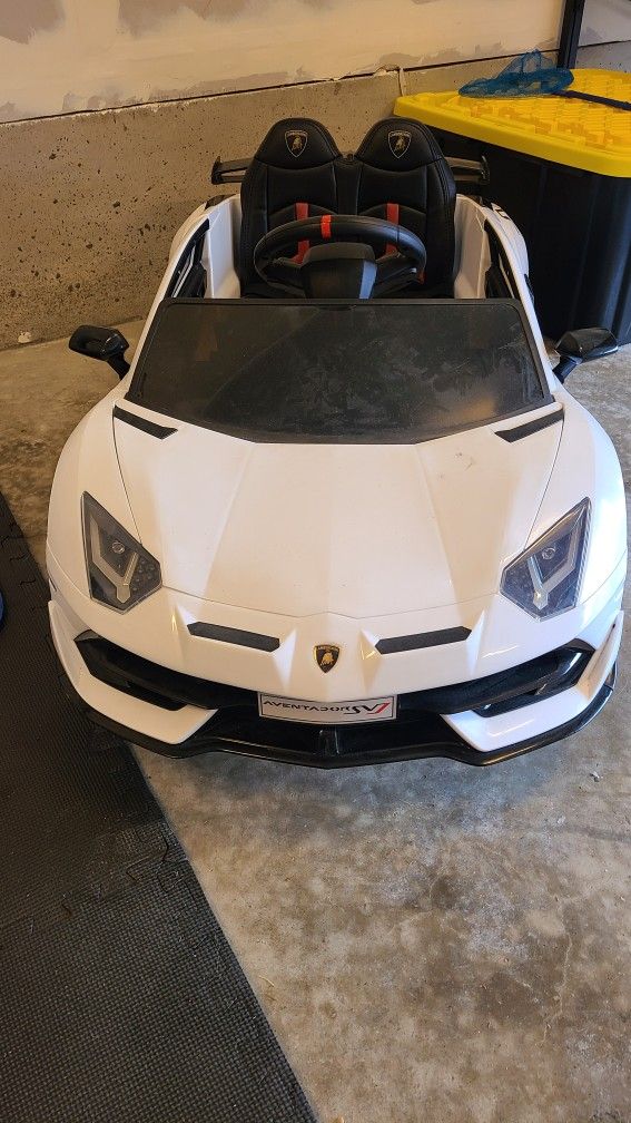 Kids Ride In Lambo. (Self Controlled, Or Remote By Adult)
