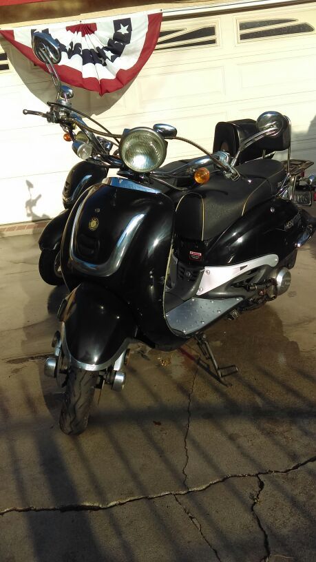 Two Gas Scooters 150 cc for sale like vespa or moped