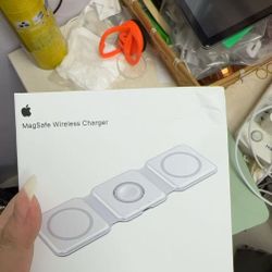 Apple 3-in-1 Magnetic Charger