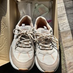 Taos Shoes In Amazing Condition Size 8