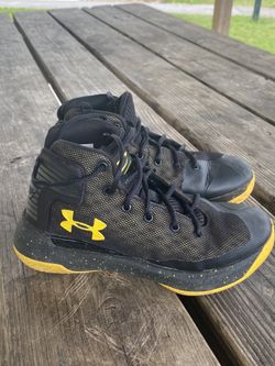 Under Armour boys basketball shoes 2Y