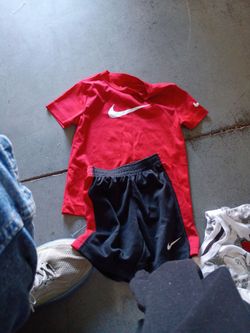 Nike short set boys size 4t