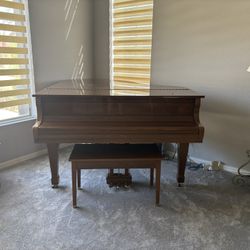 Baby Grand piano - K Kawai