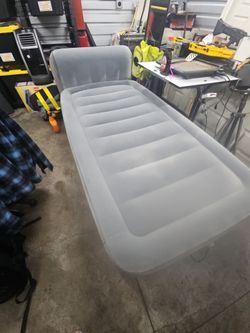 INFLATABLE BED