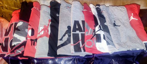 Size 10/12Kids Nike/Jordan tshirts good condition!