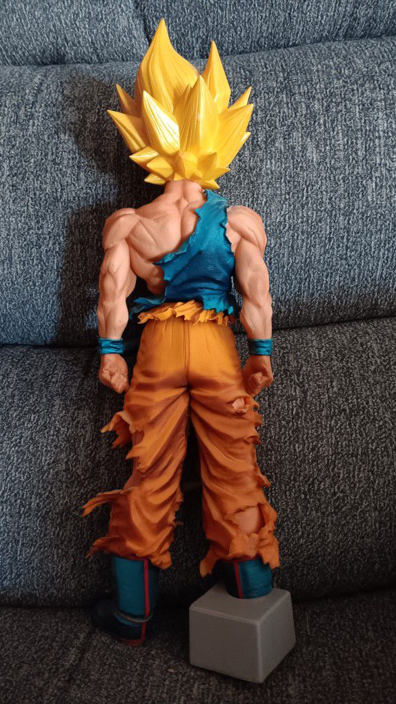 Goku Super Saiyan Statue