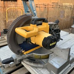Dewalt Compound Miter Saw 12”……. 120$