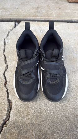 Nike Boys size 4 shoes