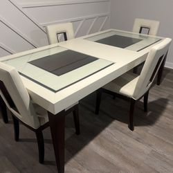 beautiful dining room table and 4 chairs 