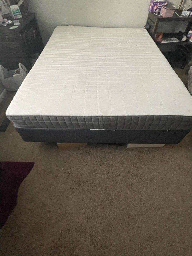 New Queen Mattress With Bottom