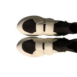 Tory Sport Size 5.5