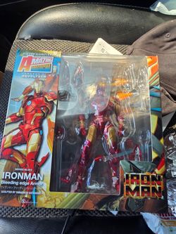 Revoltech amazing yamaguchi iron man bleeding