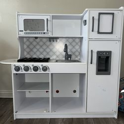 Melissa & Doug Play Kitchen