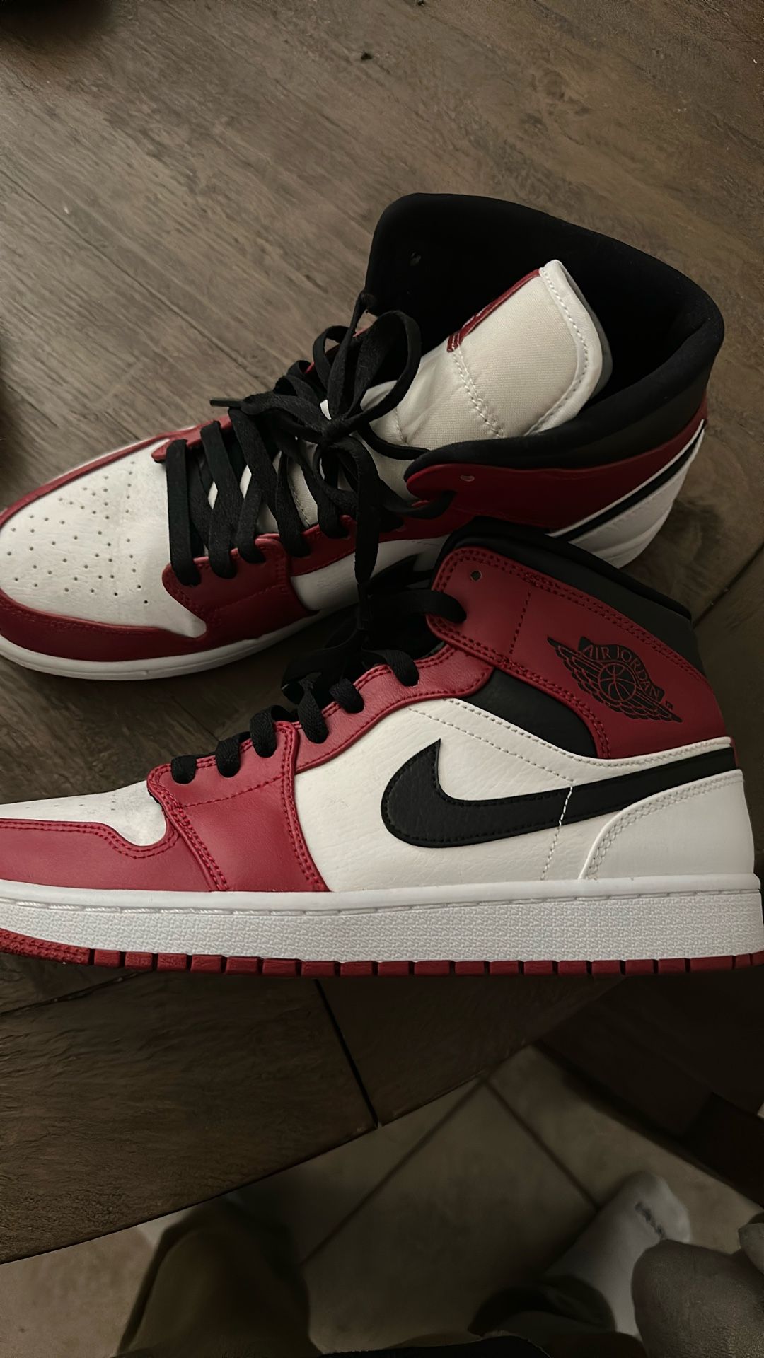 Jordan 1 Varsity Red