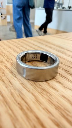 Oura Ring 4 Brushed Silver Titanium Size 10