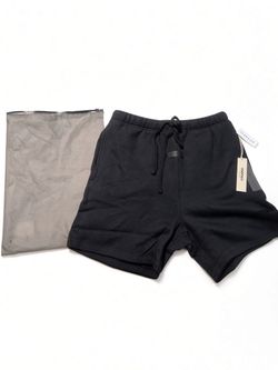 ESSENTIALS STRETCH LIMO SHORTS